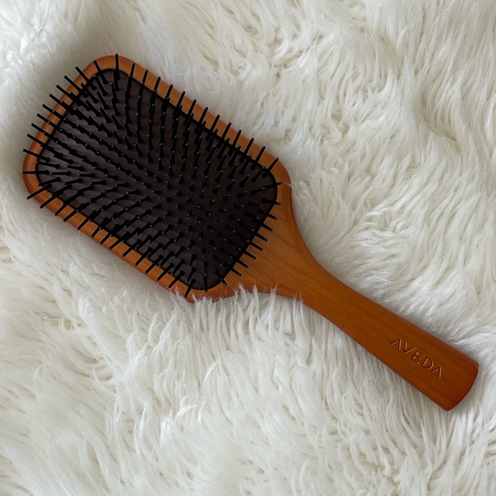 Brand new never been used Aveda Paddle Bursh
